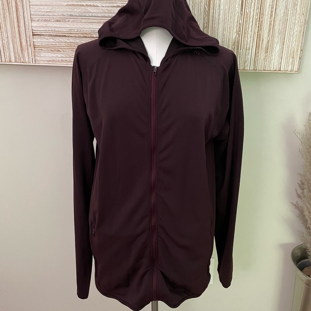 Lululemon super lightweight jacket in perfect condition full zip up with a hood